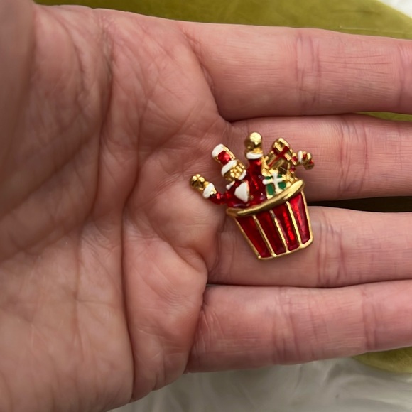 🎄Holiday Brooch - Vintage 90’s - Christmas Brooch Pin - Picture 3 of 8